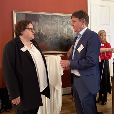 Andreas Bethke und Frau Professor Lauber-Pohle vor der Veranstaltung im Dialog